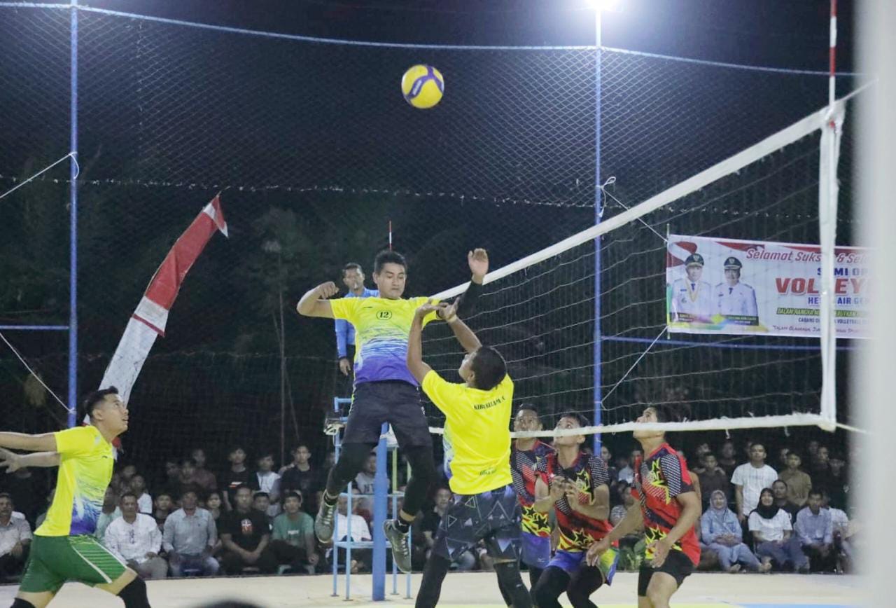 Pertandingan Semi Open Volleyball Hessa Air Genting, Jumat (21/7/2023) foto: red/Ist)