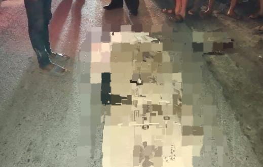 Seorang Pria berusia 60 tahun tewas ditempat ketabrak mobil minibus dijalan lintas Air Joman, (foto: narasumber)