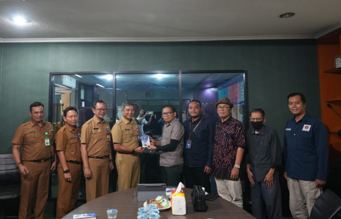 Ketua Komisi Pengaduan dan Penegakan Etika Pers Dewan Pers, Yadi Hendriana, mengecam tindakan wartawan yang meminta-minta kepada pihak lain.