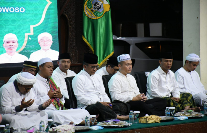 Komandan Kodim 0822 bersama Forkopimda Bondowoso menghadiri peringatan dan Bermunajat dalam Safari Maulid Nabi.