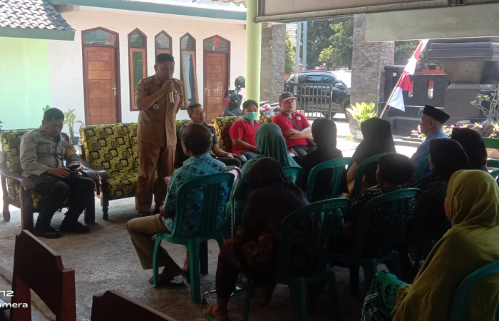 Dalam Rangka sambut Hut TNI ke-78 Camat Tapen Dwi Wahyudi Meberikan apresiasi atas terselenggaranya kegiatan pengobatan gratis yang di lakukan Koramil 0822/11 Tapen.