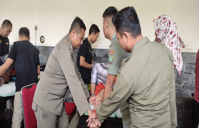Satpol PP Bondowoso TNI, POLRI, BSBK Damkar, Baznas, Bank Jatim, dan seluruh stakeholder menggelar rangkaian kegiatan, Sabtu (04/11/2023)