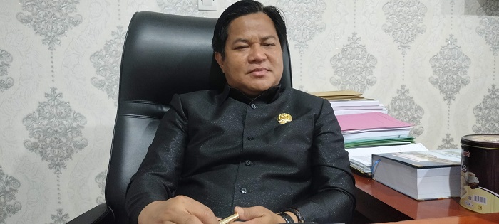 Ketua DPRD Murung Raya, Bebie di ruang kerjanya.