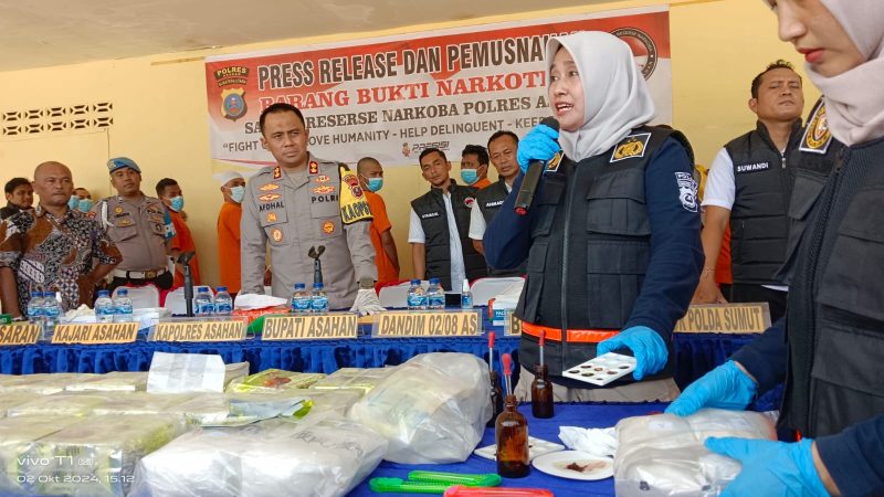 Kapolres Asahan, AKBP Afdhal Junaidi pimpin Press Release.  (Foto-red)