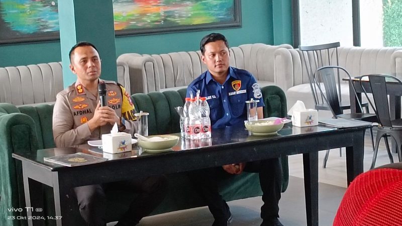 Kapolres Asahan,, AKBP Afdhal Junaidi, S.I.K.,M.M.,M.H bersama Kasat Reskrim. Sampaikan sambutan. (Foto : miko franata)