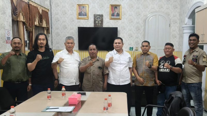 Ikatan Wartawan Online (IWO) Kabupaten Asahan audiensi dengan Ketua DPRD Asahan. (foto/miko)