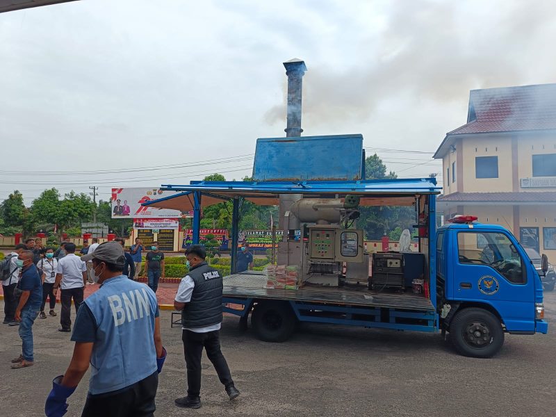 Mesin Insinerator milik BNN Provinsi Sumut, yang dipakai Polres Asahan musnahkan 49 KG barang bukti sabu saat konferensi pers, Rabu (02/07). foto : miko.